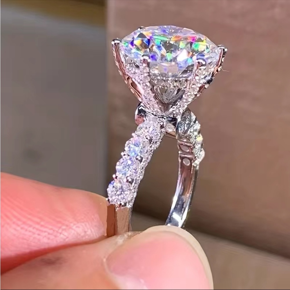 New 925 Silver Elegant Luxury Diamond Engagement Ring - Picture 3 of 5
